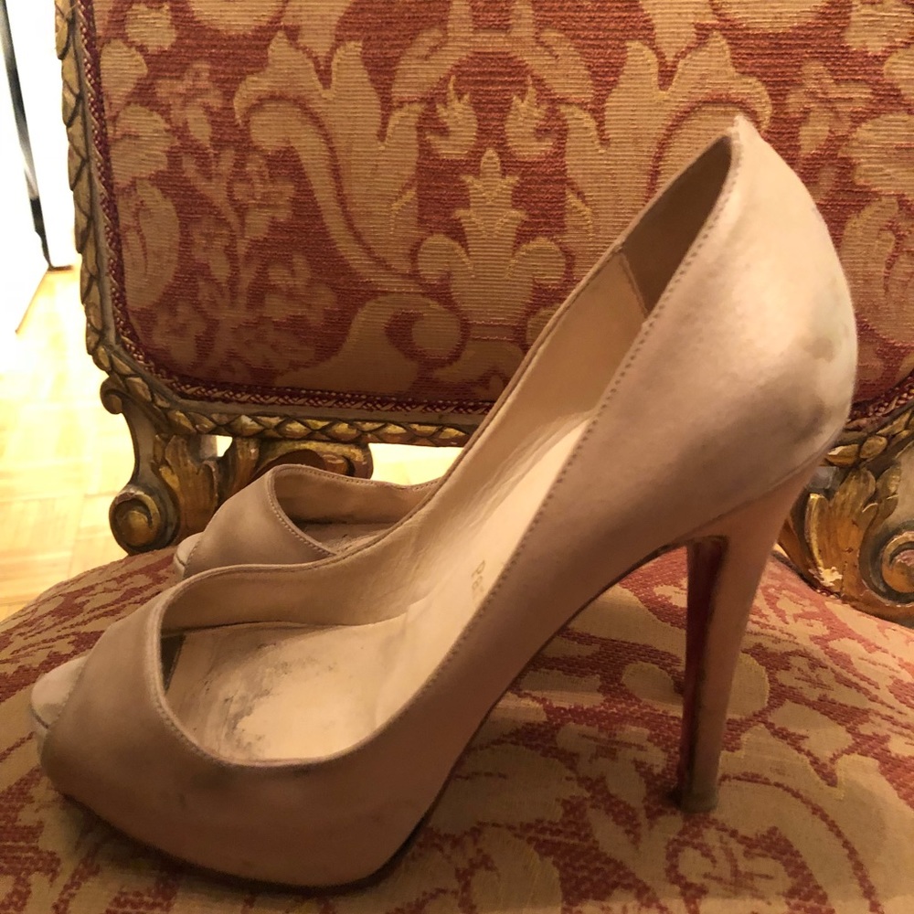 💯% Authentic Christian Louboutin PeepToe pumps